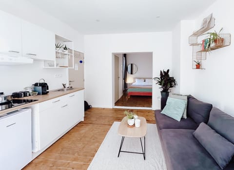 Coffee/tea facilities, Living room, Seating area