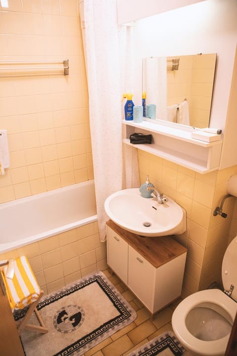 Toilet, Bathroom, Bath, towels