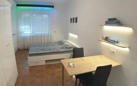 Bed, Photo of the whole room, Bedroom, hair dresser