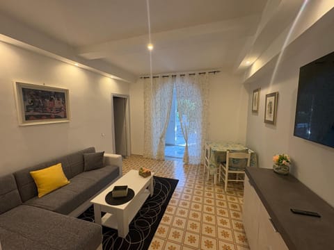 TV and multimedia, Living room, Dining area