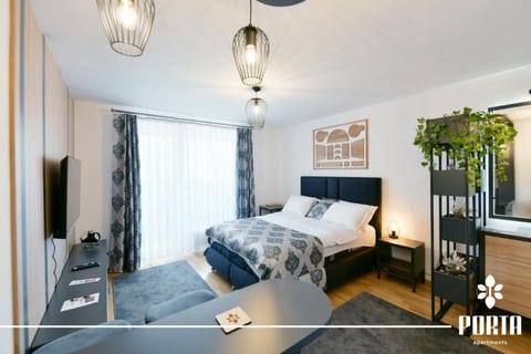 Bed, TV and multimedia, Bedroom