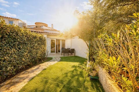 Property building, Patio, Garden, Garden view, pet friendly