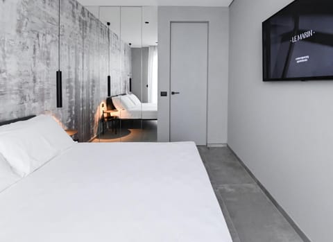 Bed, TV and multimedia, Photo of the whole room, Bedroom, hair dresser, wardrobe