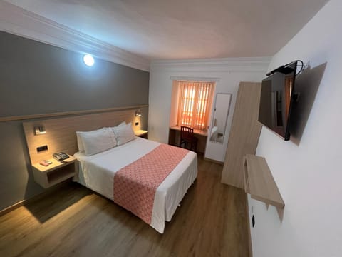 Bed, TV and multimedia, Photo of the whole room