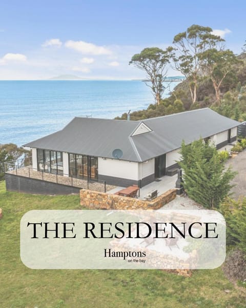 Hamptons on the Bay Nature lodge in Tasmania
