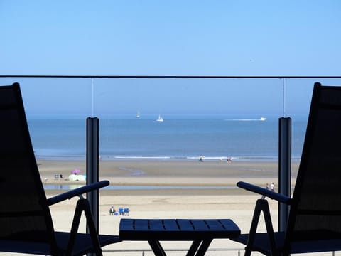 North Sea View studio with parking Apartment in Middelkerke