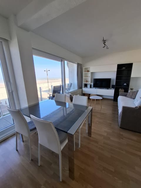North Sea View studio with parking Apartment in Middelkerke