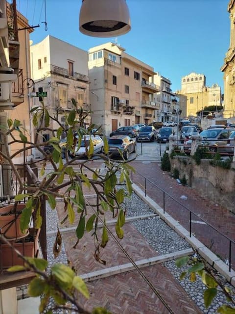 Neighbourhood, Street view, Location, Parking