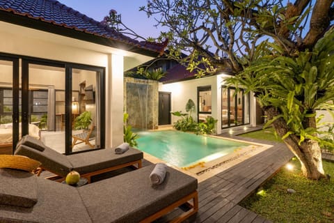 Patio, Garden view, Pool view, Swimming pool, sunbed