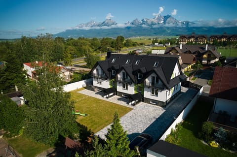 Neighbourhood, Bird's eye view, Mountain view