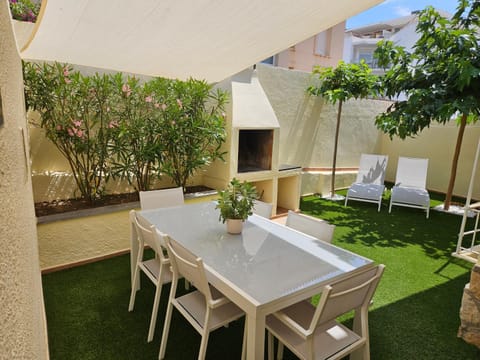 Patio, Garden, Garden view, sunbed