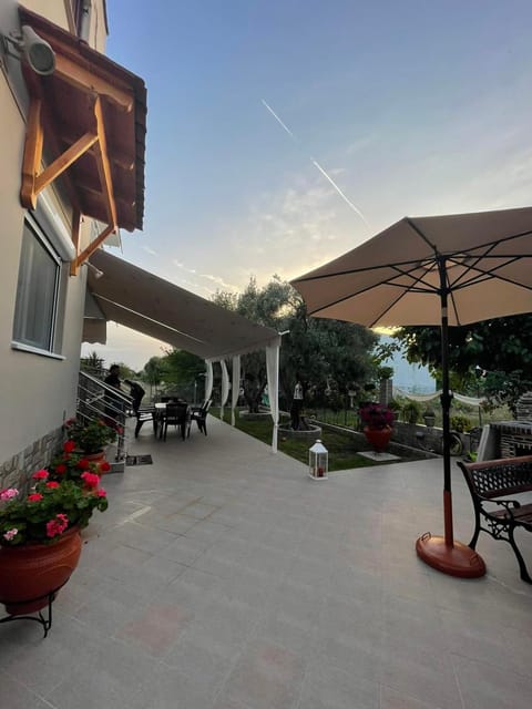 Property building, Day, Natural landscape, Garden, Garden, View (from property/room), Balcony/Terrace, Garden view