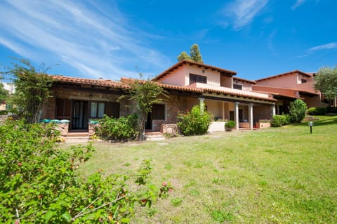 Property building, Day, Garden