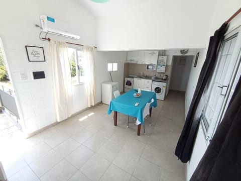 Kitchen or kitchenette, Dining area, minibar, oven, pet friendly, washing machine, kitchen, air conditioner