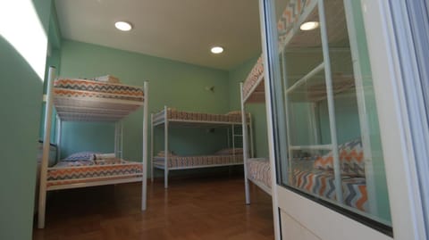 Photo of the whole room, Bedroom, Non alcoholic drinks, bunk bed