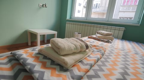 Bed, Coffee/tea facilities, City view, Street view, flat iron, hair dryier, internet, locker, air conditioner