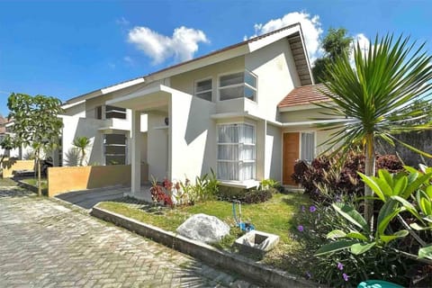 Property building, Day, Garden, Garden