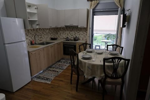 Δ2 - Τα διαμερίσματα του δασκάλου στα Φιλιατρά Apartment in Messenia