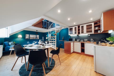 Kitchen or kitchenette, Living room, Seating area, stove