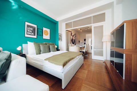 Bed, Living room