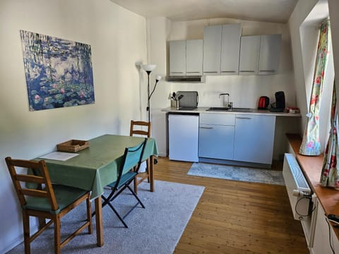 L' Eglise - 2 pièces avec balcon au dernier étage vue Paris Apartment in Île-de-France