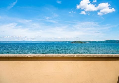 View (from property/room), Balcony/Terrace, Lake view
