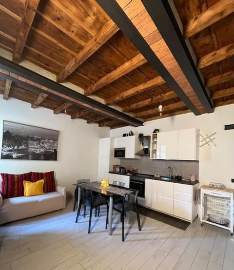 Kitchen or kitchenette, Living room, Seating area, Dining area, minibar, pet friendly, stove