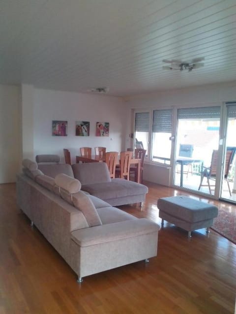Living room, Photo of the whole room, Seating area