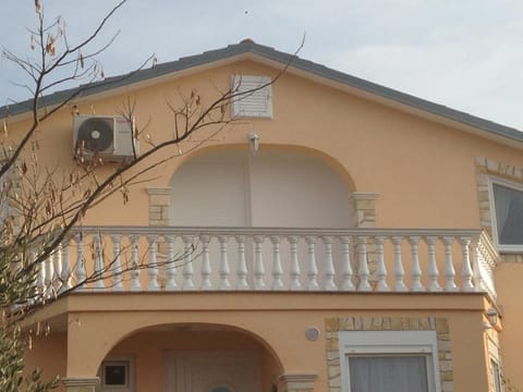 Facade/entrance, Garden, Balcony/Terrace, City view, Garden view, Sea view, Street view