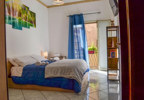 Photo of the whole room, Bedroom, towels