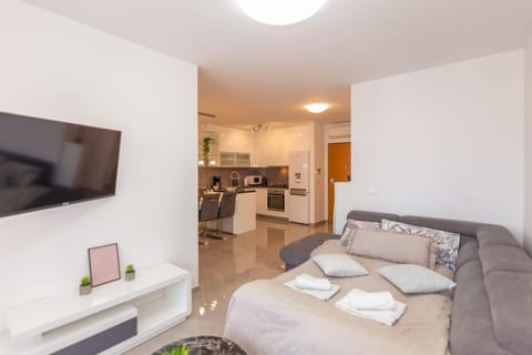 TV and multimedia, Dining area