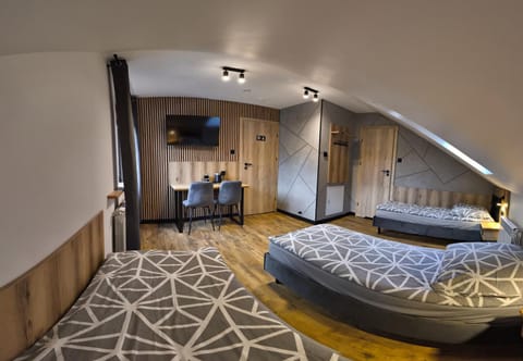 Bed, TV and multimedia, Photo of the whole room