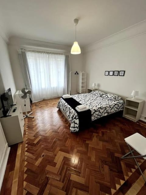 Communal lounge/ TV room, Bed, TV and multimedia, Photo of the whole room, Evening entertainment, Bedroom