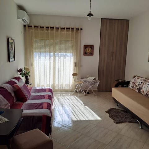 Living room, Seating area, air conditioner