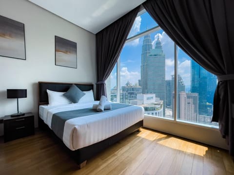 Bedroom, City view