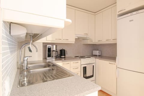 Kitchen or kitchenette, dishwasher, minibar, pet friendly, stove, toaster
