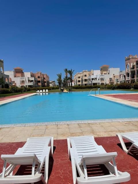 Day, Swimming pool, sunbed