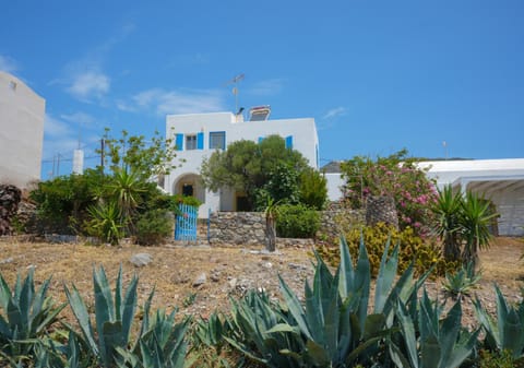 Rocky Beach House House in Islands