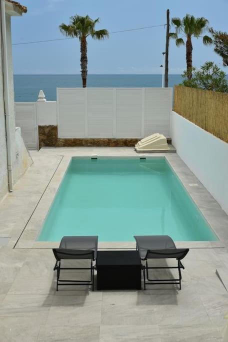 Sea view, Swimming pool, sunbed
