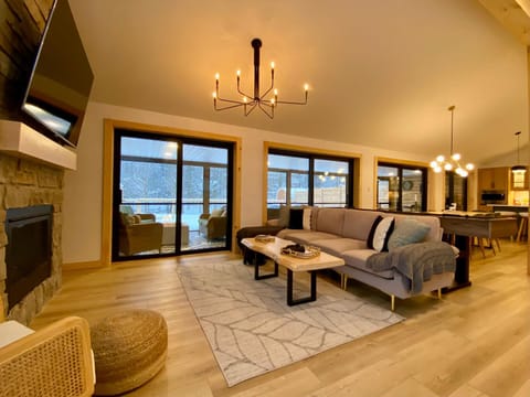 Natural landscape, Game Room, Sauna, TV and multimedia, Kitchen or kitchenette, Living room, Seating area