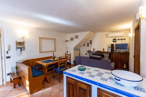 TV and multimedia, Living room, Dining area