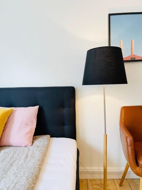 Bed, Seating area, Bedroom