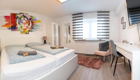Staff, Bed, Photo of the whole room, Bedroom