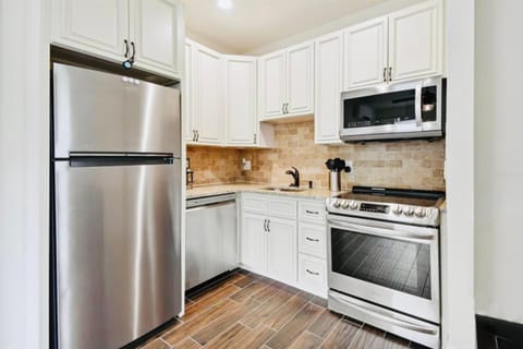 Coffee/tea facilities, Kitchen or kitchenette, dishwasher, oven, pet friendly, stove, toaster