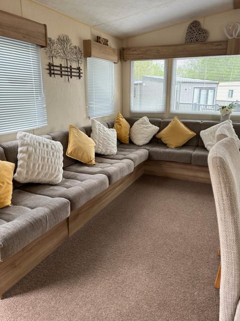 Prime Location & Luxurious Hot Tub House in Tattershall