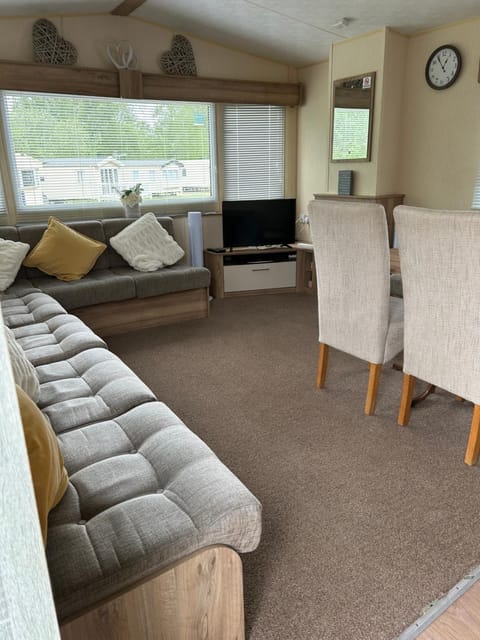 Prime Location & Luxurious Hot Tub House in Tattershall