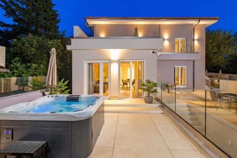 Property building, Patio, Hot Tub