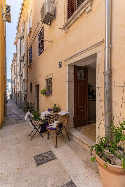 Property building, Street view