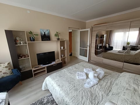 Bed, TV and multimedia, Bedroom, furniture, locker, towels, wardrobe