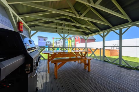 Communal lounge/ TV room, BBQ facilities, Evening entertainment